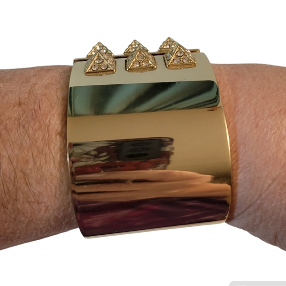 Victoria Secret Studded Studded Bracelet - Picture 4 of 6